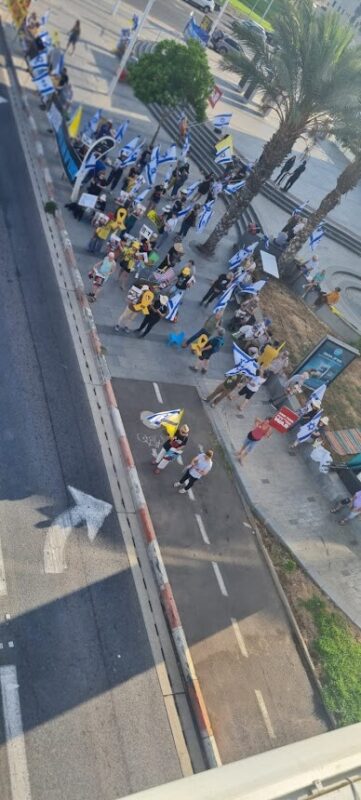 כפרניק IMG-20250817-WA0039-scaled שובתים ומזדהים עם המשפחות והחטופים כפרניק IMG-20250817-WA0039-scaled שובתים ומזדהים עם המשפחות והחטופים