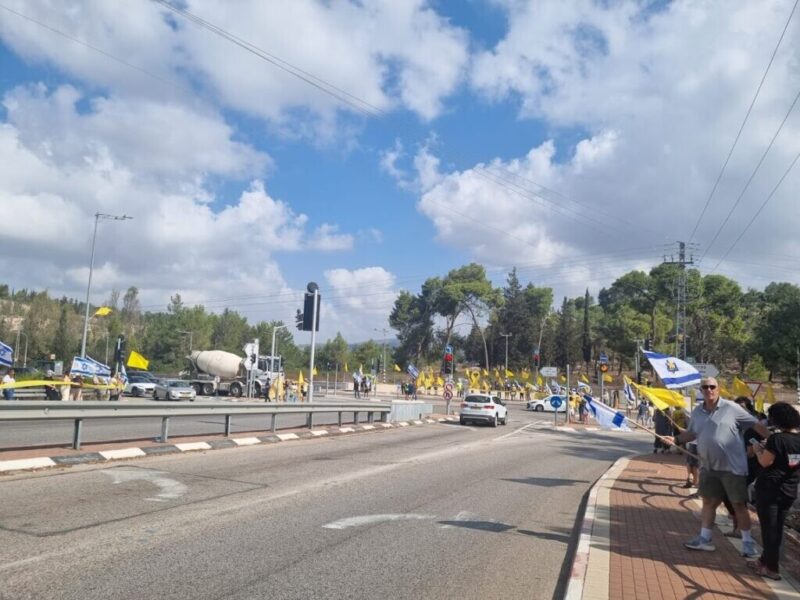 כפרניק IMG-20250817-WA0079-scaled שובתים ומזדהים עם המשפחות והחטופים כפרניק IMG-20250817-WA0079-scaled שובתים ומזדהים עם המשפחות והחטופים
