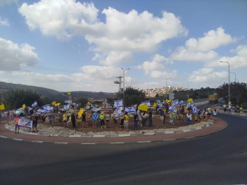 כפרניק IMG-20250817-WA0084-scaled שובתים ומזדהים עם המשפחות והחטופים כפרניק IMG-20250817-WA0084-scaled שובתים ומזדהים עם המשפחות והחטופים