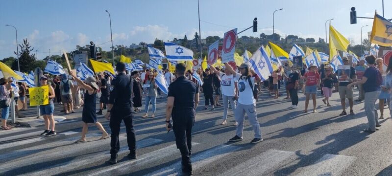 כפרניק IMG_20250817_081037-scaled שובתים ומזדהים עם המשפחות והחטופים כפרניק IMG_20250817_081037-scaled שובתים ומזדהים עם המשפחות והחטופים