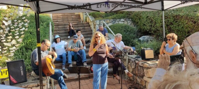 כפרניק IMG_20251017_154225-scaled קיר החטופים: נשארו 18 פנים ושמות  
