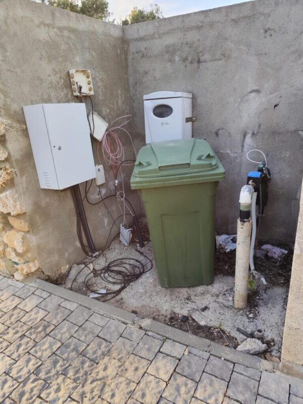 כפרניק WhatsApp-Image-2026-04-25-at-18.57.26-scaled מפגעים ברחוב אדיר  