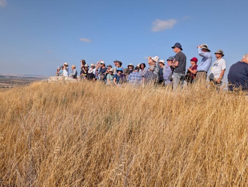 כפרניק WhatsApp-Image-2026-06-01-at-00.09.45-1-scaled מזרח ומערב. ישן מול חדש  