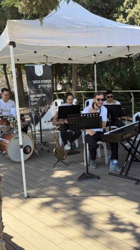 כפרניק WhatsApp-Image-2026-06-07-at-15.47.29-2-scaled צעדת כפר ורדים: טבע, הפעלות, מוזיקה וקרטיבים כפרניק WhatsApp-Image-2026-06-07-at-15.47.29-2-scaled צעדת כפר ורדים: טבע, הפעלות, מוזיקה וקרטיבים