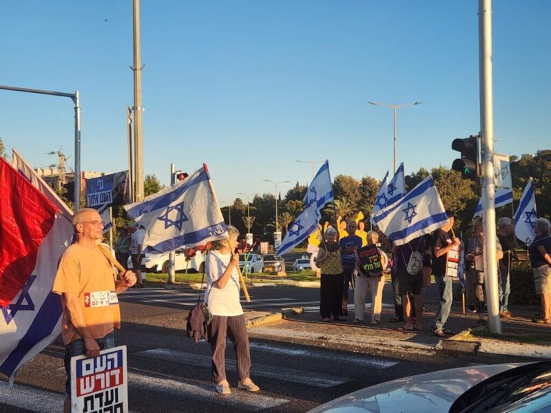 כפרניק WhatsApp-Image-2026-06-20-at-19.20.08-scaled גם בגליל: להעיף את ממשלת הטבח והאסון כפרניק WhatsApp-Image-2026-06-20-at-19.20.08-scaled גם בגליל: להעיף את ממשלת הטבח והאסון