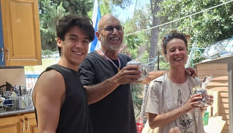 כפרניק WhatsApp-Image-2026-07-24-at-13.25.39-scaled אליפות שש-בש בגינה הקהילתית כפר ורדים כפרניק WhatsApp-Image-2026-07-24-at-13.25.39-scaled אליפות שש-בש בגינה הקהילתית כפר ורדים