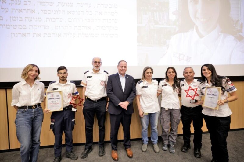 כפרניק WhatsApp-Image-2026-08-05-at-19.28.15-scaled מצטייני מד"א אשר: ניויאן נג׳ם ויוסף ח׳אלד כפרניק WhatsApp-Image-2026-08-05-at-19.28.15-scaled מצטייני מד"א אשר: ניויאן נג׳ם ויוסף ח׳אלד