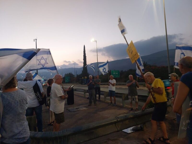 כפרניק WhatsApp-Image-2026-08-08-at-20.26.13-1-scaled נהריה: אלימות נגד גיבורי המחאה  