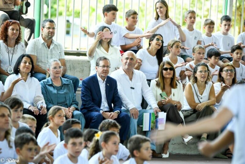 כפרניק 790505723_1063693343188928_252356691555435793_n-scaled יצחק הרצוג וגדי איזנקוט בגליל המערבי כפרניק 790505723_1063693343188928_252356691555435793_n-scaled יצחק הרצוג וגדי איזנקוט בגליל המערבי