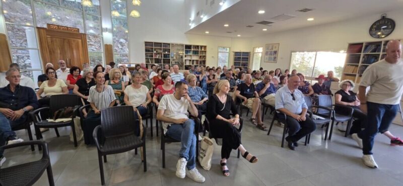 כפרניק WhatsApp-Image-2026-09-04-at-15.21.56-scaled קהילת המניין המשפחתי המסורתי - בין פרידה להתחדשות כפרניק WhatsApp-Image-2026-09-04-at-15.21.56-scaled קהילת המניין המשפחתי המסורתי - בין פרידה להתחדשות