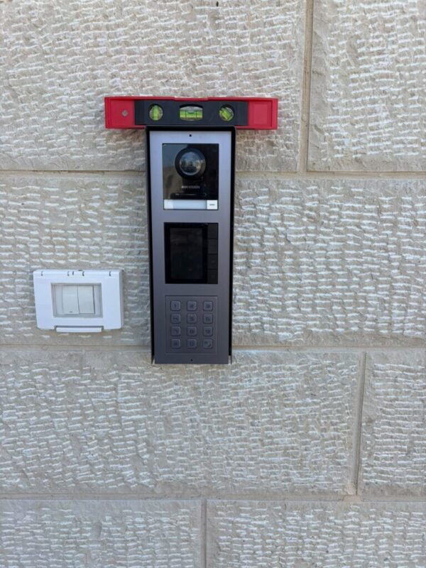 כפרניק WhatsApp-Image-2026-09-27-at-16.26.24-1-scaled יוסף חדיד: מצלמות אבטחה, אינטרקום, תקשורת, אזעקה וקולנוע ביתי  