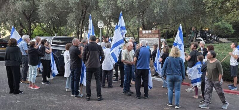 כפרניק WhatsApp-Image-2026-10-07-at-19.50.58-scaled שלוש שנים לאסון: מקיר החטופים לקיר התקווה  