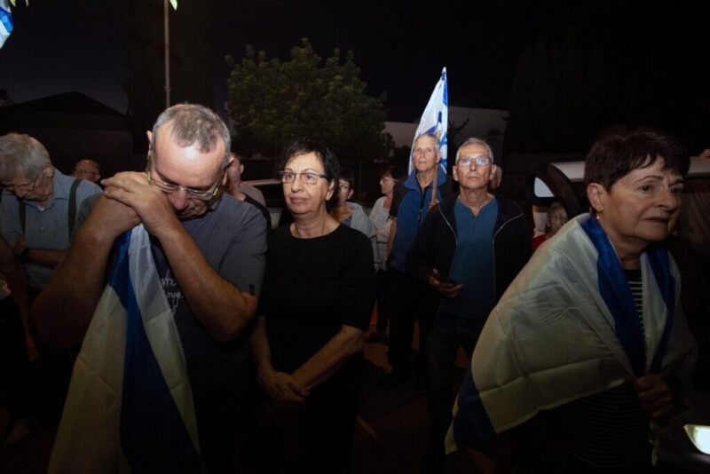 כפרניק WhatsApp-Image-2026-10-17-at-19.09.32-scaled יוזמה לצילום ותיקי כפר ורדים  